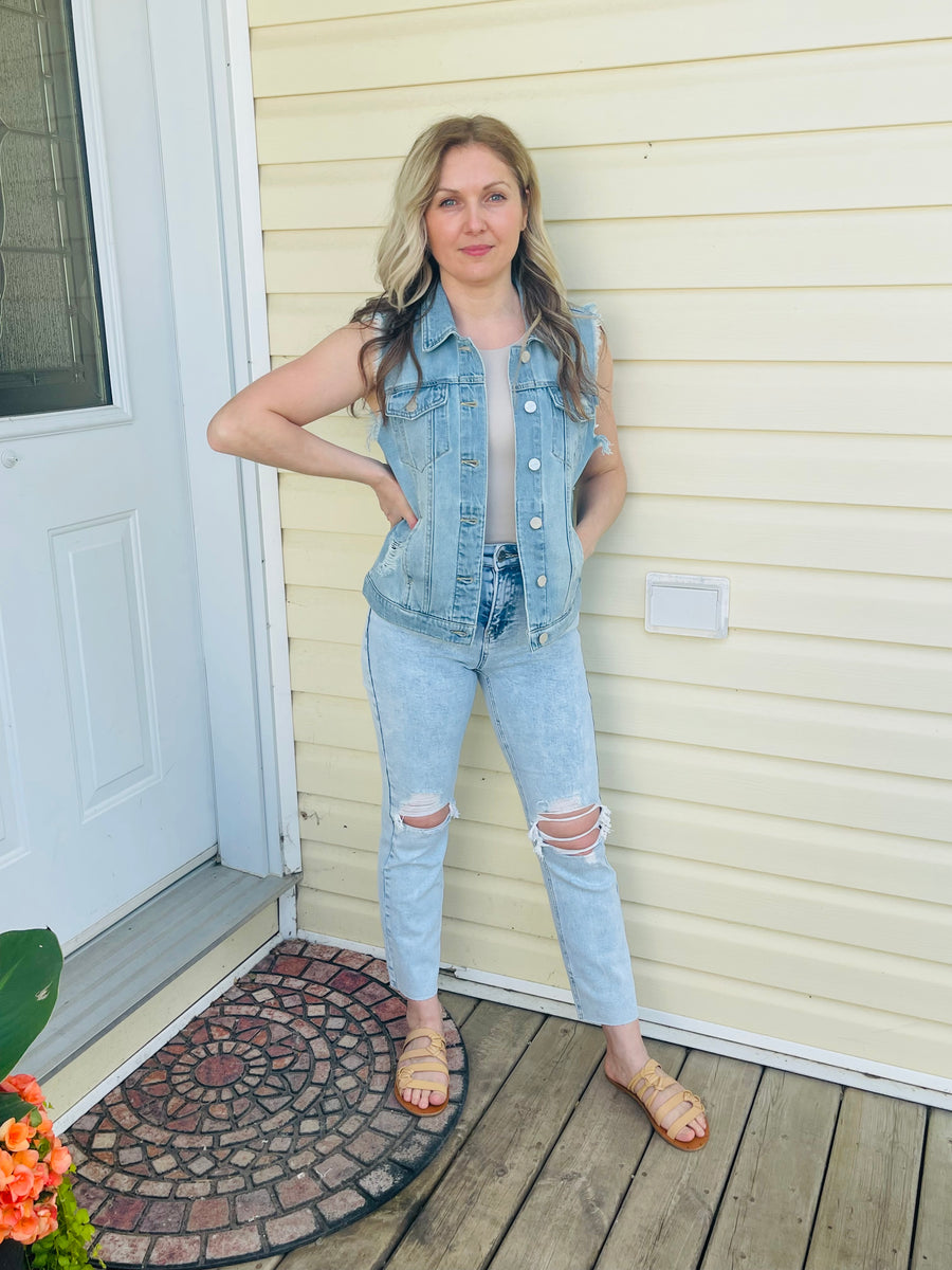 B32A03C5-6526-4305-8A4A-