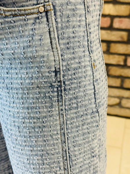 Textured Slouchy Barrel Jeans - Light Wash