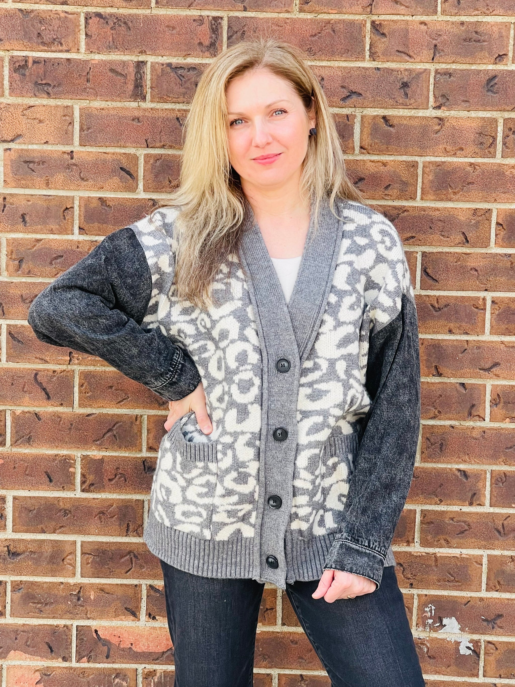 アウターその他 ROCKCAKE Square Logo Knit Cardigan Gray RC24KN00800 affxwrks knit cardigan (stone) | a.plus
