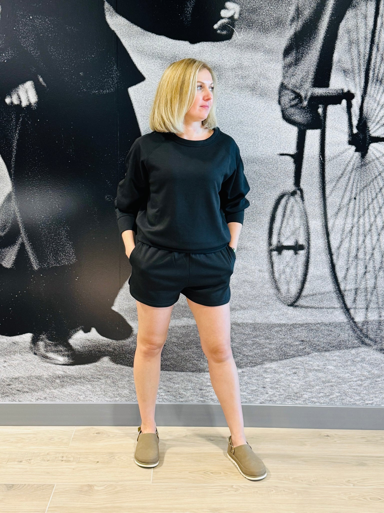 Scuba Dolphin Shorts - Black
