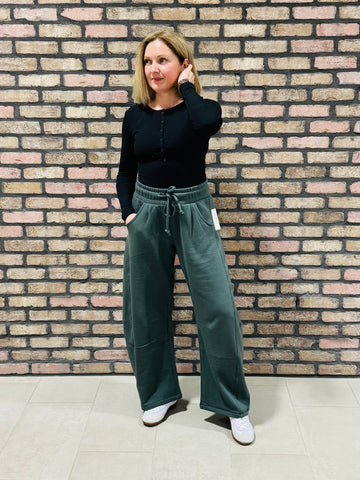 Baggy Barrel Sweatpants - Chic Green