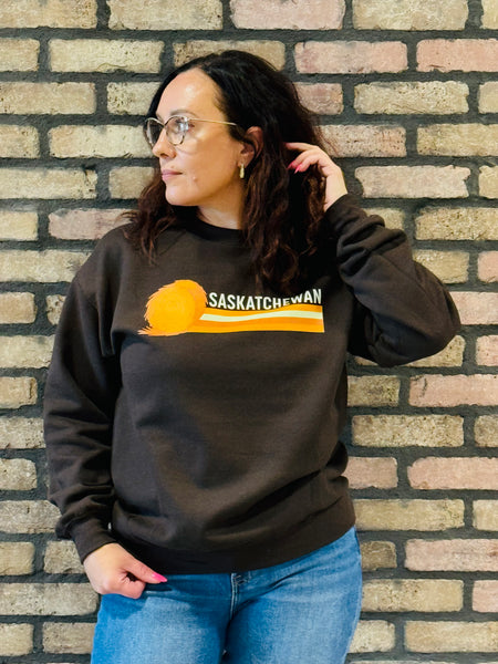 SASKATCHEWAN 70s Retro Graphic Crewneck - Chocolate
