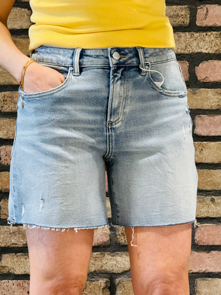 Relaxed Slouch Denim Shorts - Light Wash