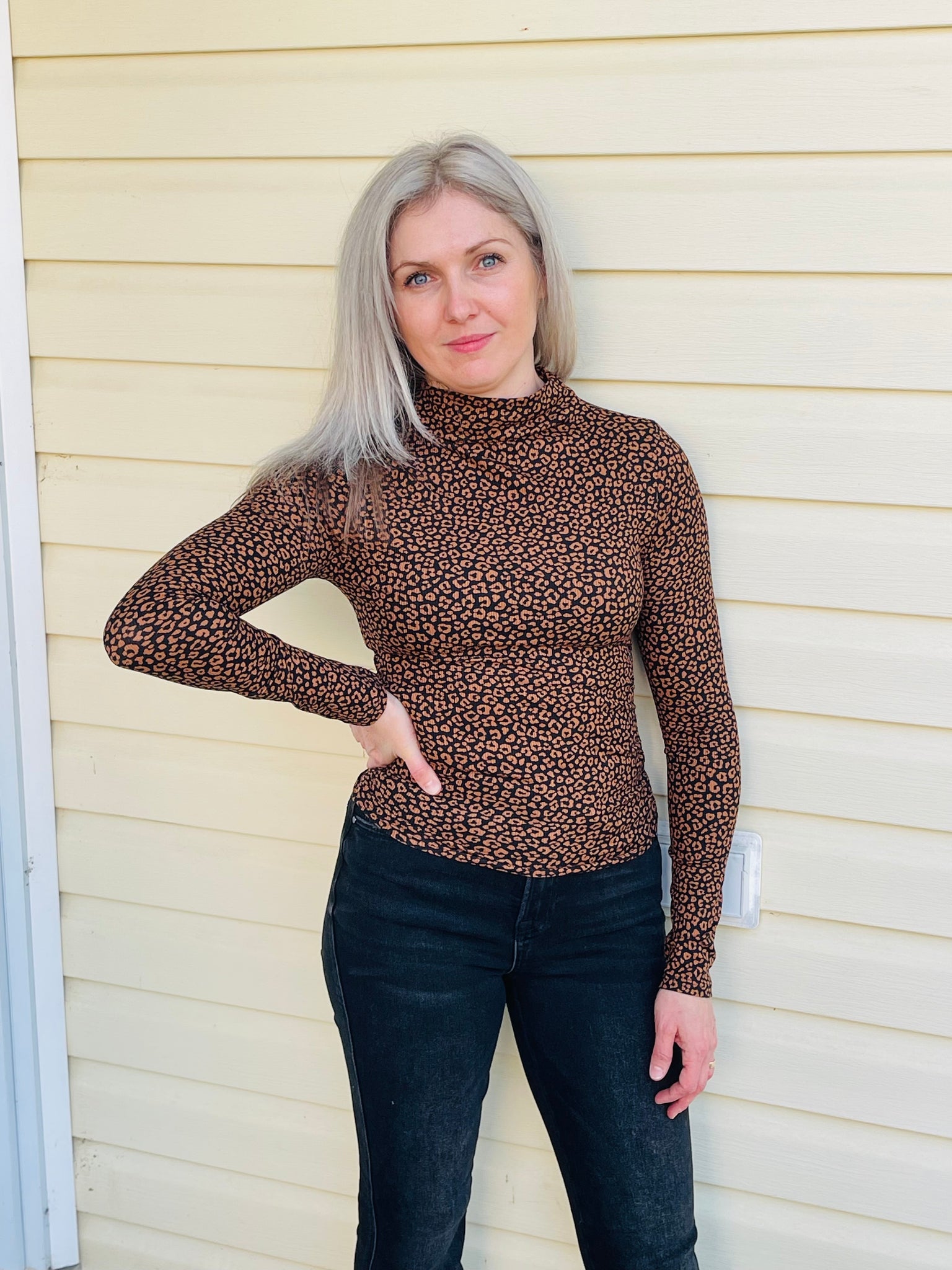 High Neck Knit Top - Black/Brown