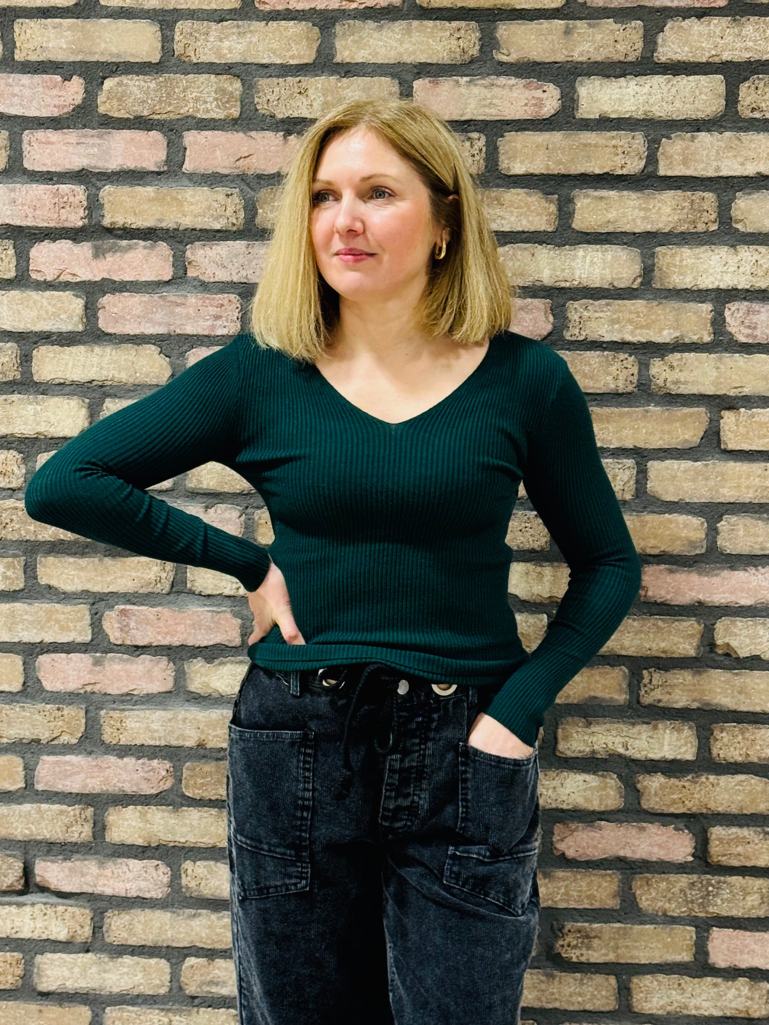 V-Neck Fitted Ribbed Sweater - Hunter Green