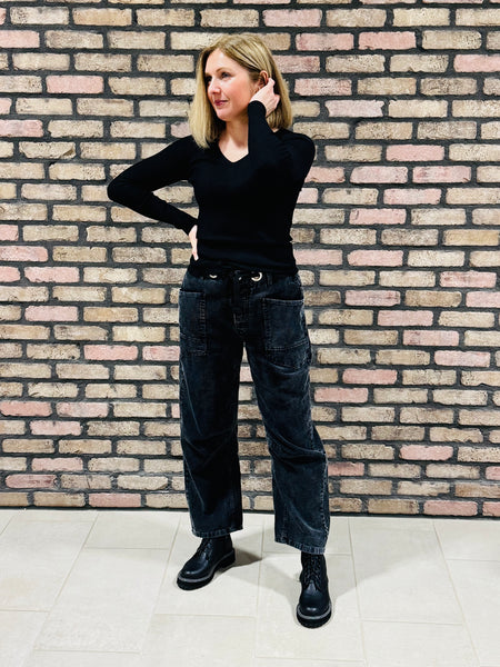 V-Neck Fitted Ribbed Sweater - Balck