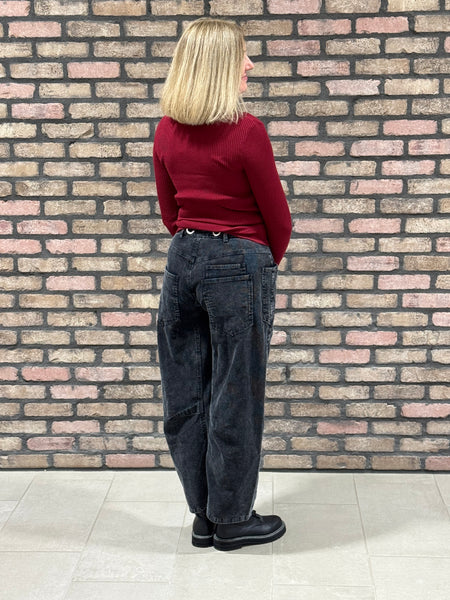 V-Neck Fitted Ribbed Sweater - Wine