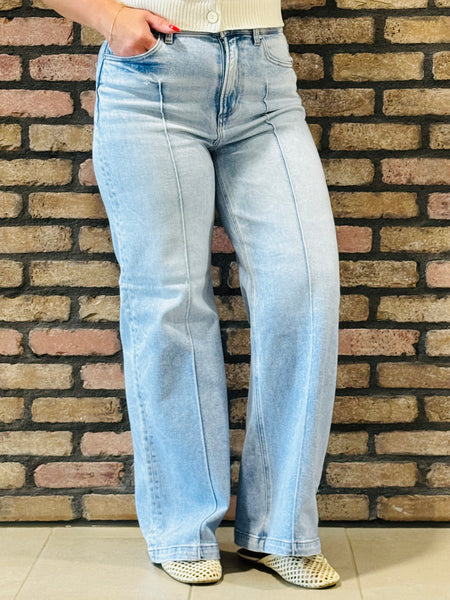 Wide Leg Pintuck Detailed Jeans - Light Wash