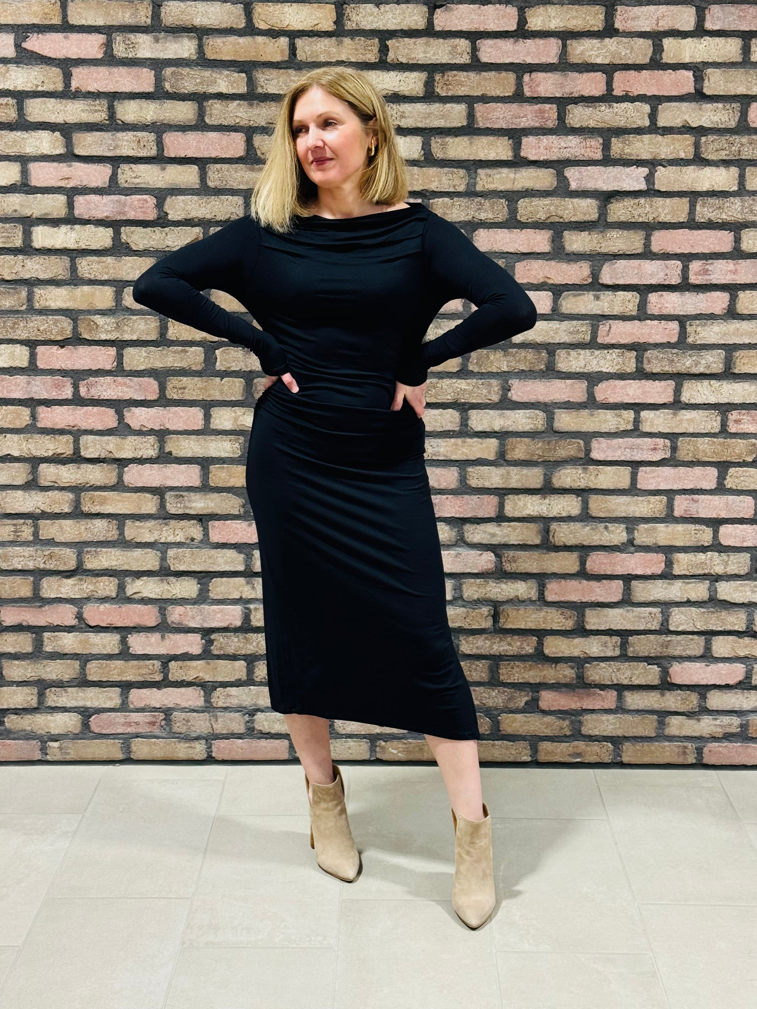 Off Shoulder Midi Dress - Black