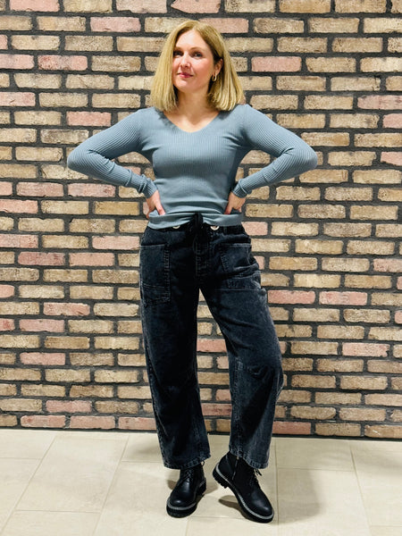 V-Neck Fitted Ribbed Sweater - Vintage Blue