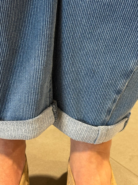 Slouchy Crop Barrel Textured Jeans - Medium Wash