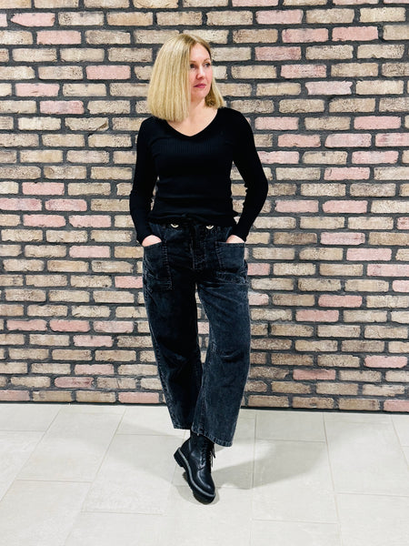 V-Neck Fitted Ribbed Sweater - Balck