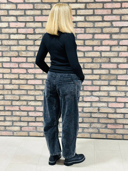 V-Neck Fitted Ribbed Sweater - Balck