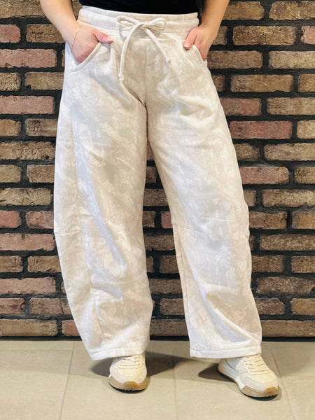 Baggy Barrel Sweatpants - Beige Camo