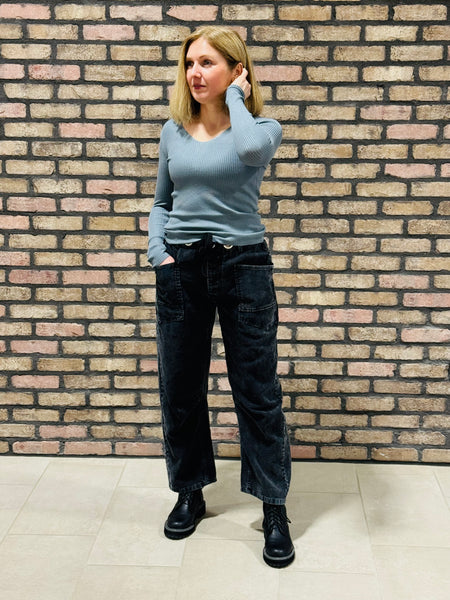 V-Neck Fitted Ribbed Sweater - Vintage Blue