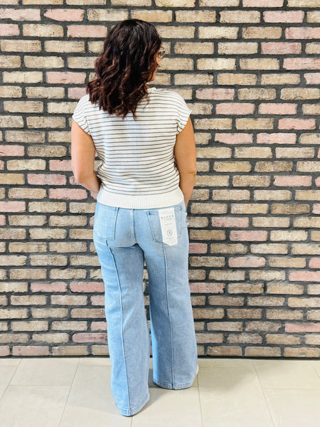 Wide Leg Pintuck Detailed Jeans - Light Wash