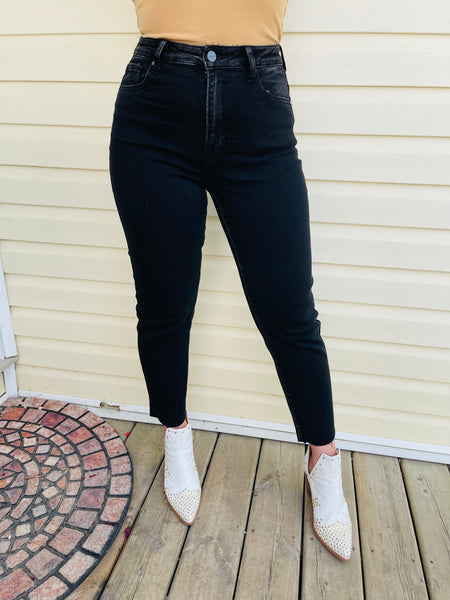 High Rise Mom Fit Jeans - Black