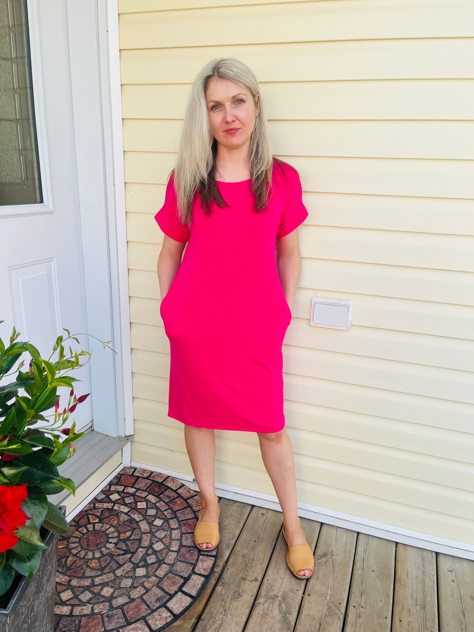 Rolled Short Sleeves Round Neck Dress - Hot Pink