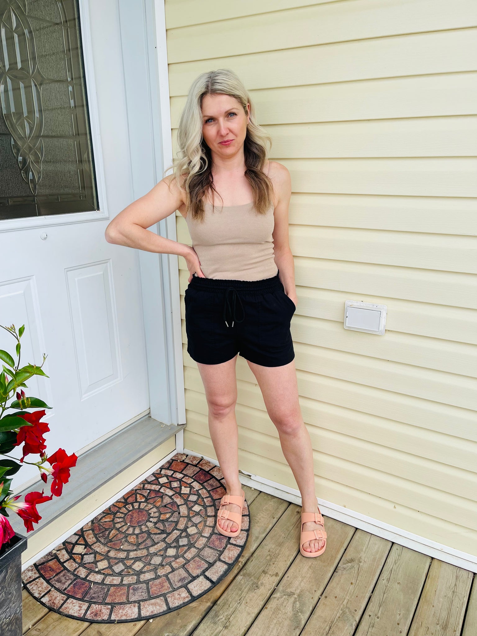 Smoked Waist Linen Shorts - Black