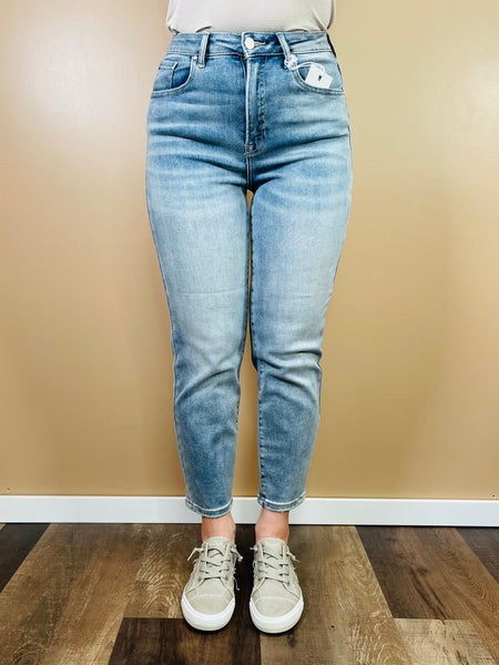 High Rise Mom Fit Jeans - Light Wash